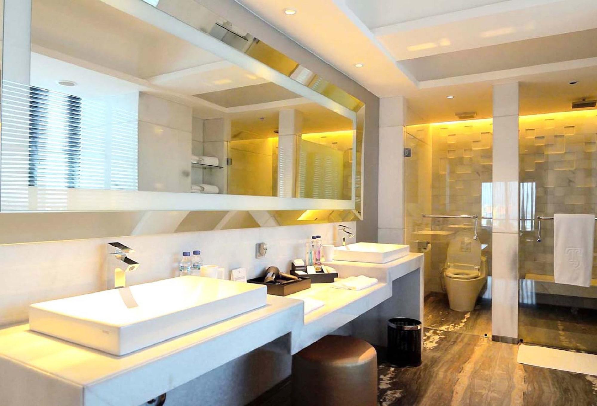 Ts Suites Surabaia Exterior foto