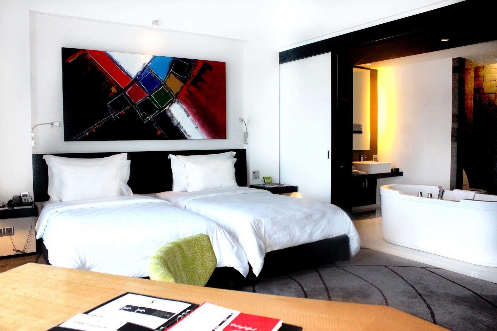 Ts Suites Surabaia Exterior foto